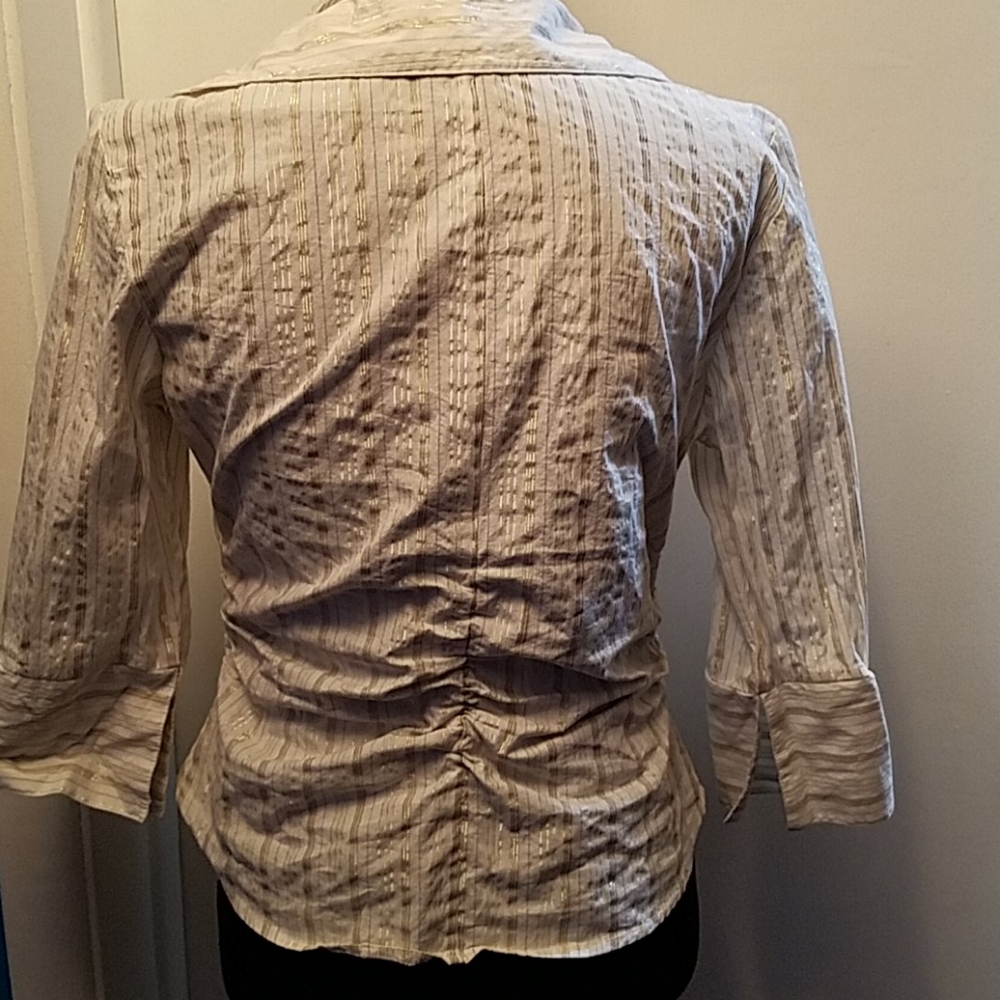 Pretty shirt - Picture 3 of 5